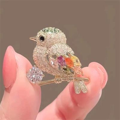 Glänzender Strass Niedliche Vogel Corsage Brosche Pins Verzierte Kleidung Revers Pin Frauen Elster Schmuck