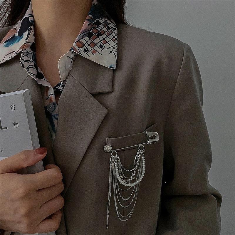 Ins Style Retro Pearl Fringed Pin Decoration Personality Temperament Japan And Korea Fashion Autumn And Winter New Coat Brooch Tide