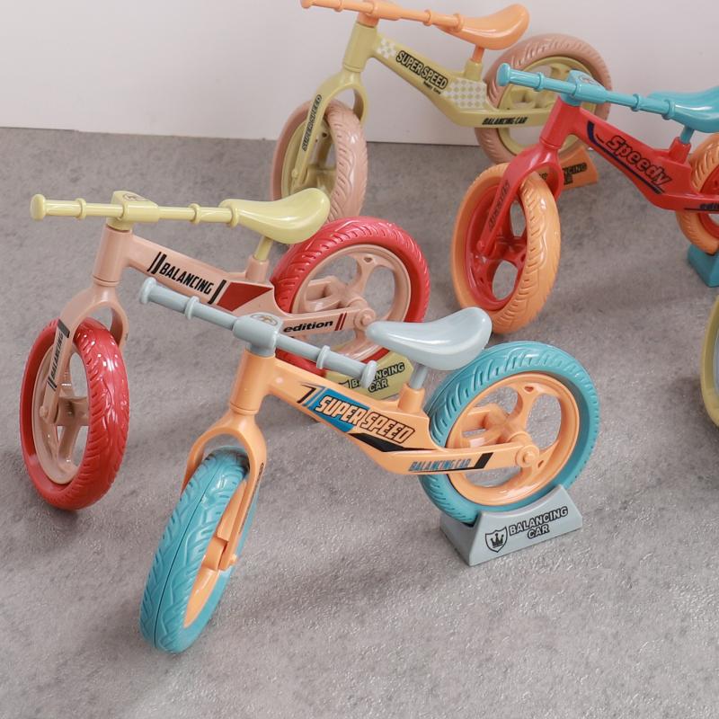 1 Stück Lustiges 3D Mountainbike Modell Puppenhaus Zubehör Für 17cm V1 V2 Puppe Trendiger Kreativer Spleiß-Fahrrad-Schmuck