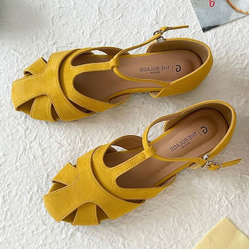 Fashion Retro Roman Style Breathable Woven Sandals Women Fashion Hollow Stripes Design Flat Sandals Comfortable Open-toe Casual Shoes