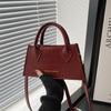 Summer new models are popular today, shoulder messenger bags, small square bags, simple and fashionable texture, commuter handbags for women