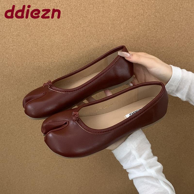 Fashion 2025 New Spring Autumn Fashion Strange Toe Women Flats Slip On Shoes Soft Female Shallow Footwear Ladies Flats With Shoes