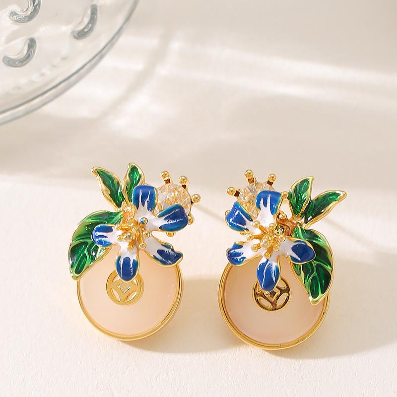 French gentle temperament fairy wind dripping oil three-dimensional flower resin stud earrings advanced sense light luxury personality niche earrings