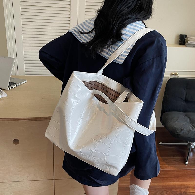 Korean Version of Fashion Simple Shoulder Bucket Bag Women's 2025 Summer New Large-capacity Stone Pattern Commuter Handbag