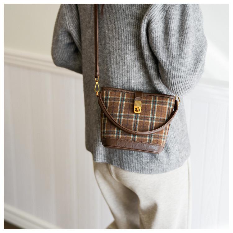 Trendy 2023 Small Shoulder Bag For Women In Coffee And Black Pu Material With Retro Color Block Plaid Design