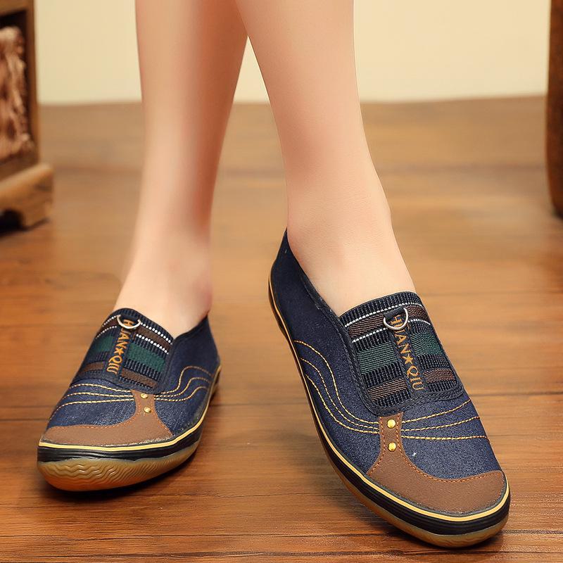 Women's Old Beijing Cloth Shoes: Durable, Non-Slip Cowhide Sole for Middle-Aged and Elderly.