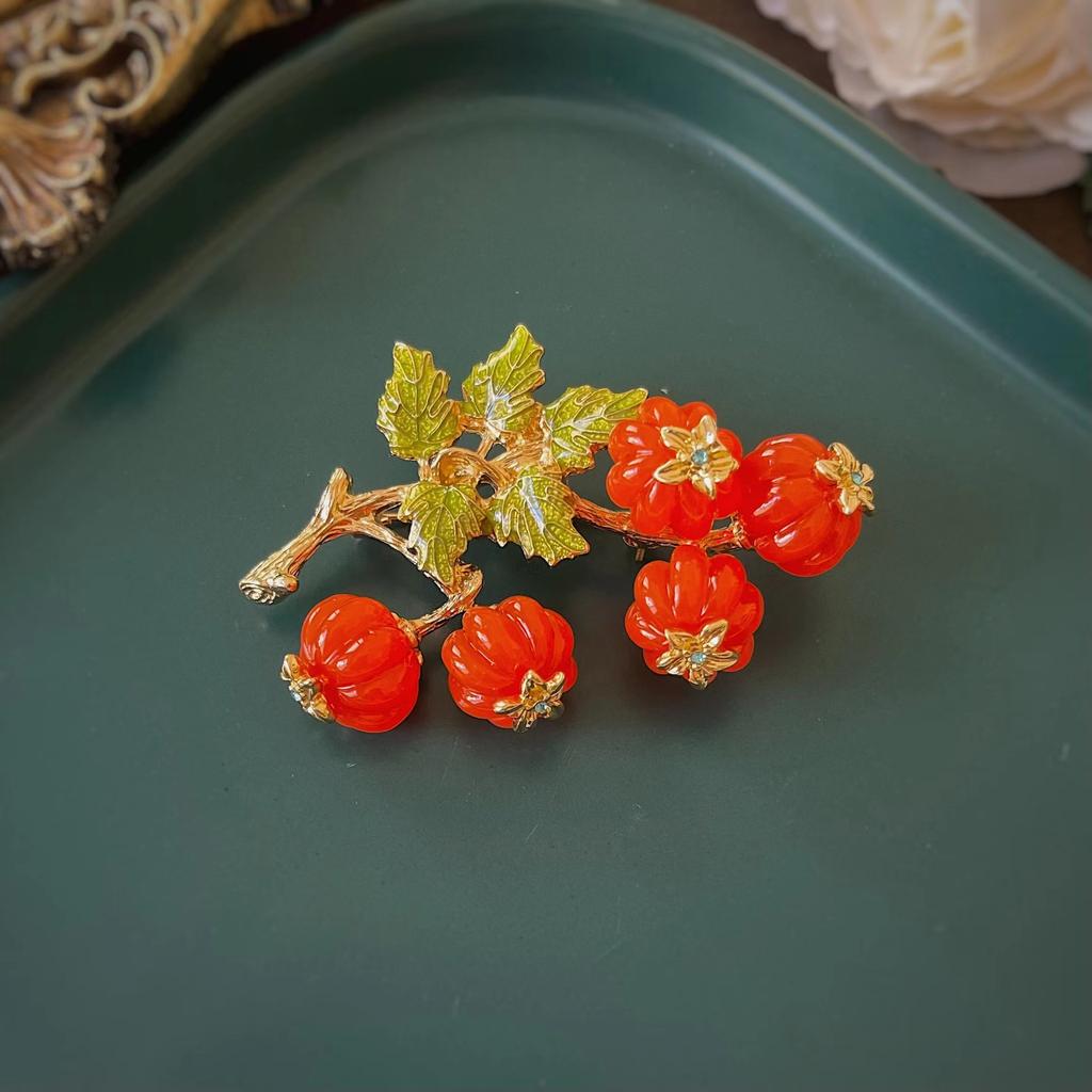 Stylish Baroque Metal Enamel Brooch For Women Elegant Vintage Palace Badge Pin Classic Party Feast