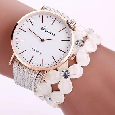 Zegarki damskie Casual Elegancka bransoletka kwarcowa Zegarek damski Crystal Diamond Wrist Watch Gift