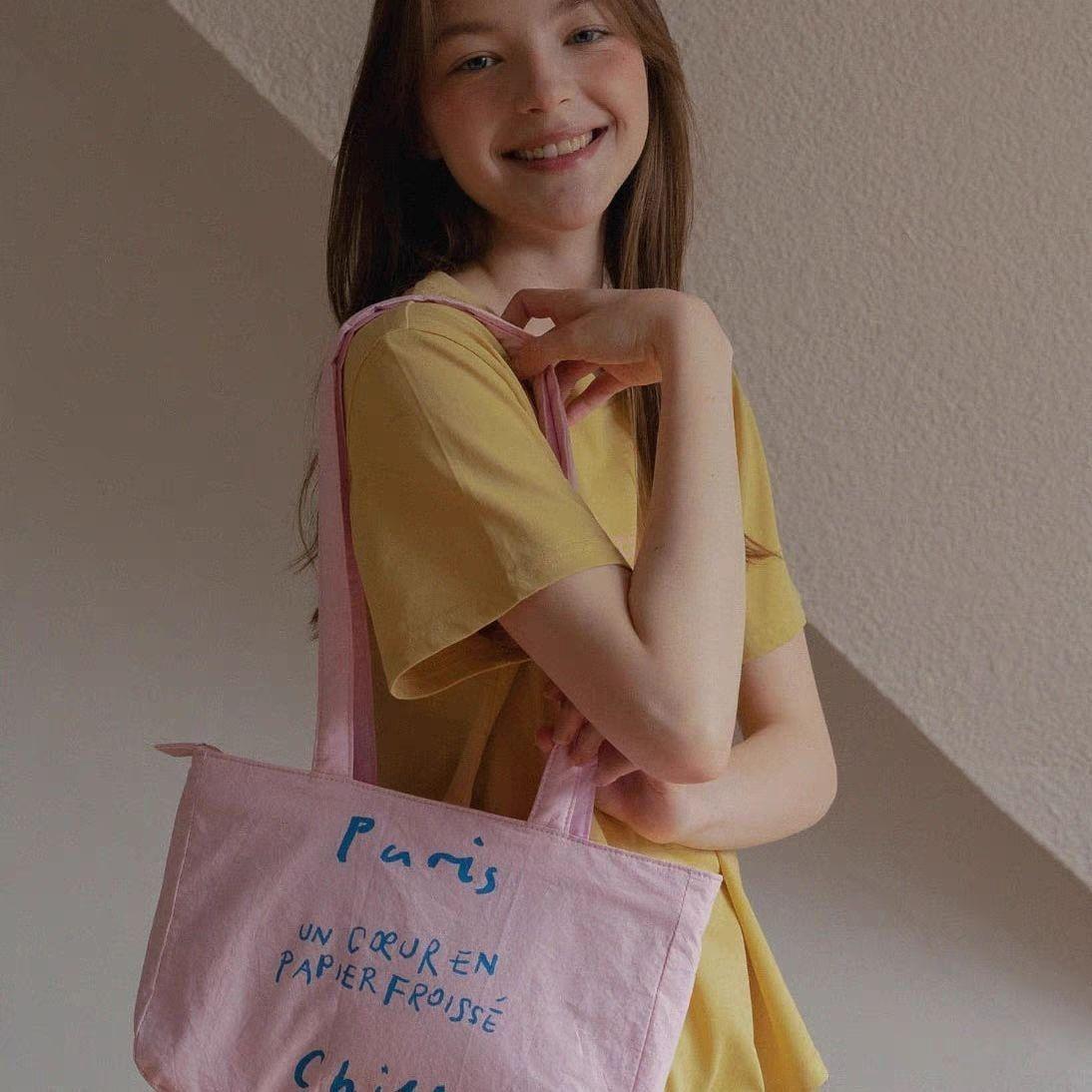 

Lazy wind simple commuter handbag niche retro red letter canvas bag women s shoulder armpit bag розовый