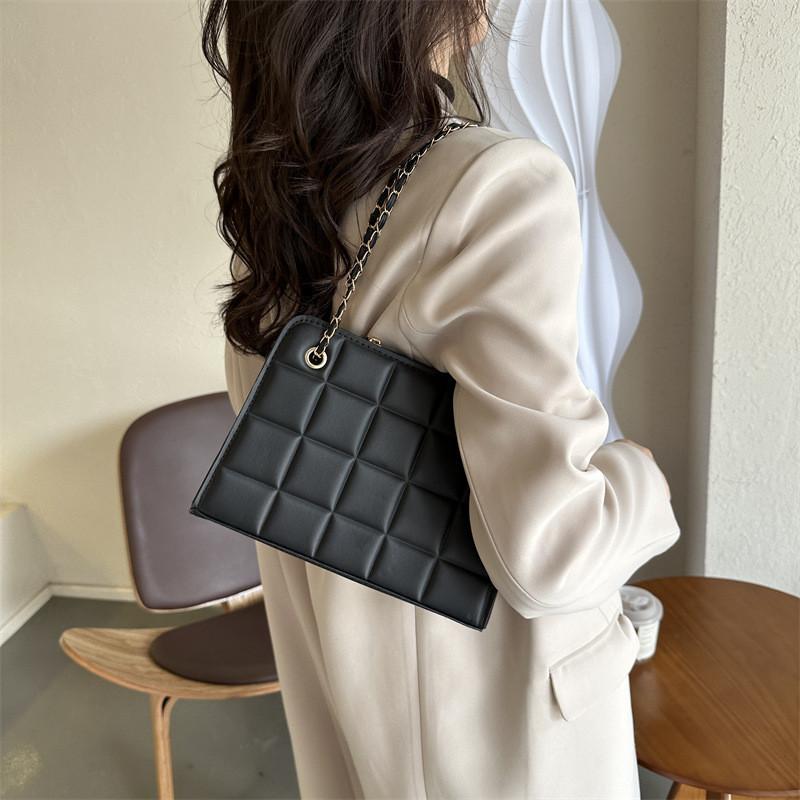 Fashionable 2023 Shoulder Bag For Women Simple Chic Small Square Crossbody Bag