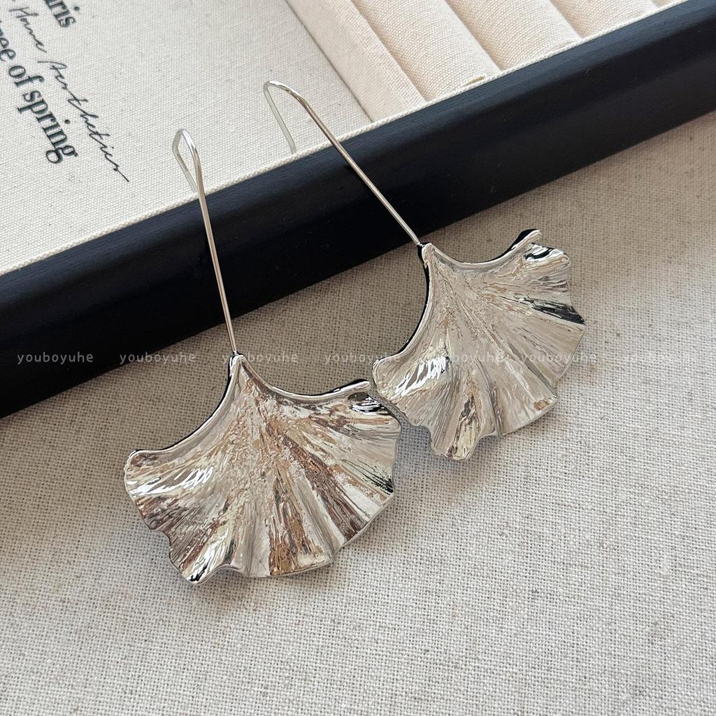 2025 Unique Design High-End European & American Ginkgo Leaf Dangle Earrings for Women