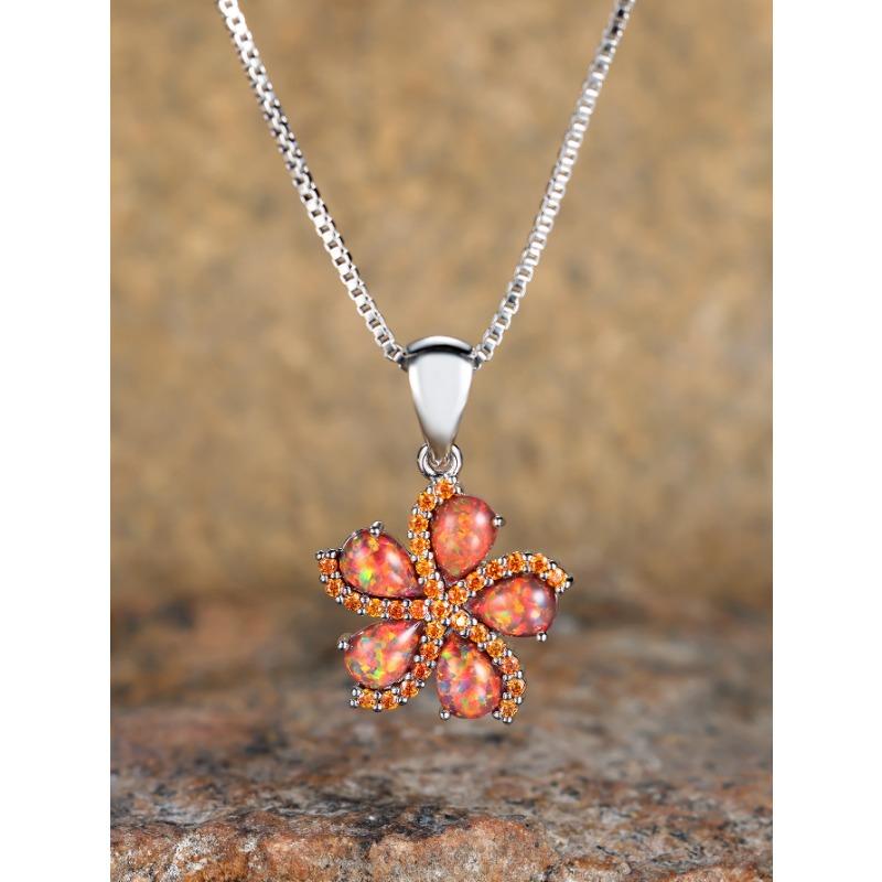 European and American Five Petal Flower Fashionable Necklace for Women Simple and Luxurious Versatile Style