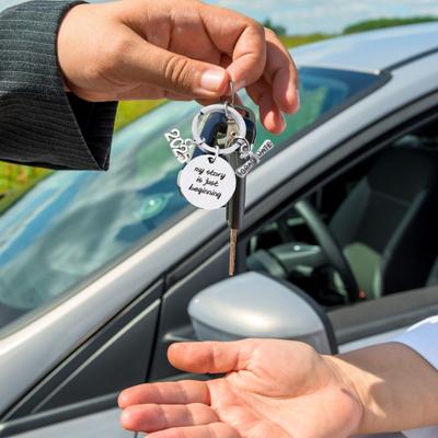 Dárek k promoci pro třídu 2025 Nerezová ocel Gravírovaná klíčenka pro střední školu