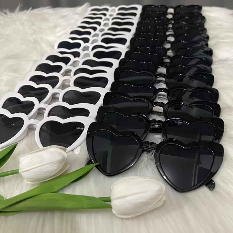 15 Black Heart-Shaped Glasses + 15 White Heart-Shaped Glasses Bridal Groom Bridesmaid Supplies for Wedding Party