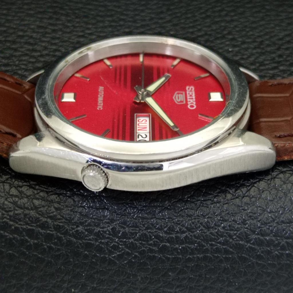 AUTOMATIC VINTAGE SEIKO 5 JAPAN 7009A MENS RED COLOR DIAL WATCH A701344-5 R206a-a701344