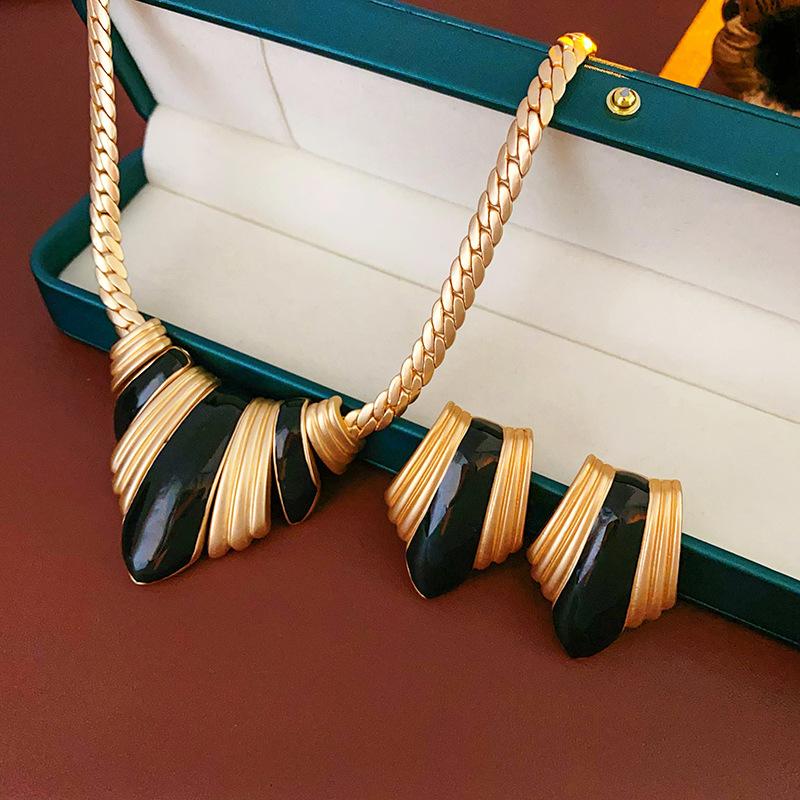 Women French Vintage Drop Oil Geometric Necklace Irregular Earring Jewelry Accessories