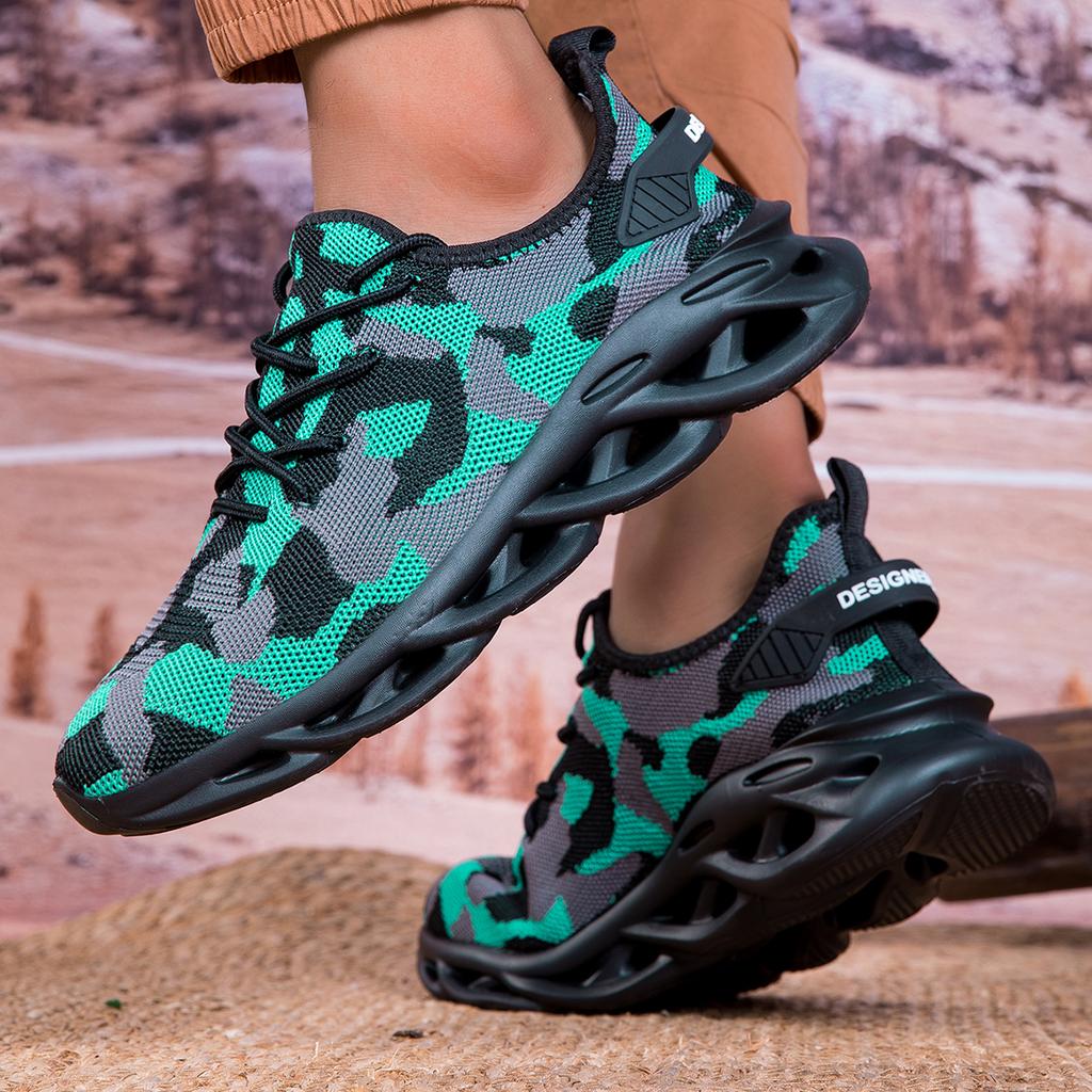 Fashion New Men's Shoes Mesh Camouflage Sneakers Men's Deodorant Breathable Lightweight Soft Sole Flying Woven Running Shoes