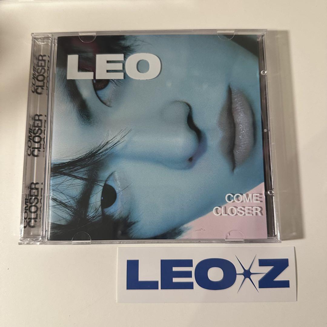 

[USED] LEO COME CLOSER Album + Sticker