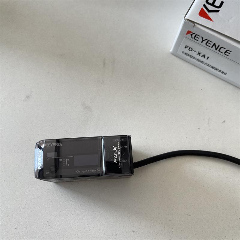 KEYENCE FD-XA Series Clamp-on Flow Sensors (FD-XA5, FD-XA1, FD-XA2) FD-XA5