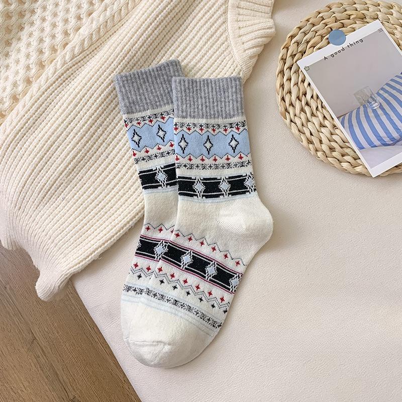 Autumn and Winter Retro Diamond-patterned Striped Thickened Cashmere Mid-calf Socks for Trendy Women