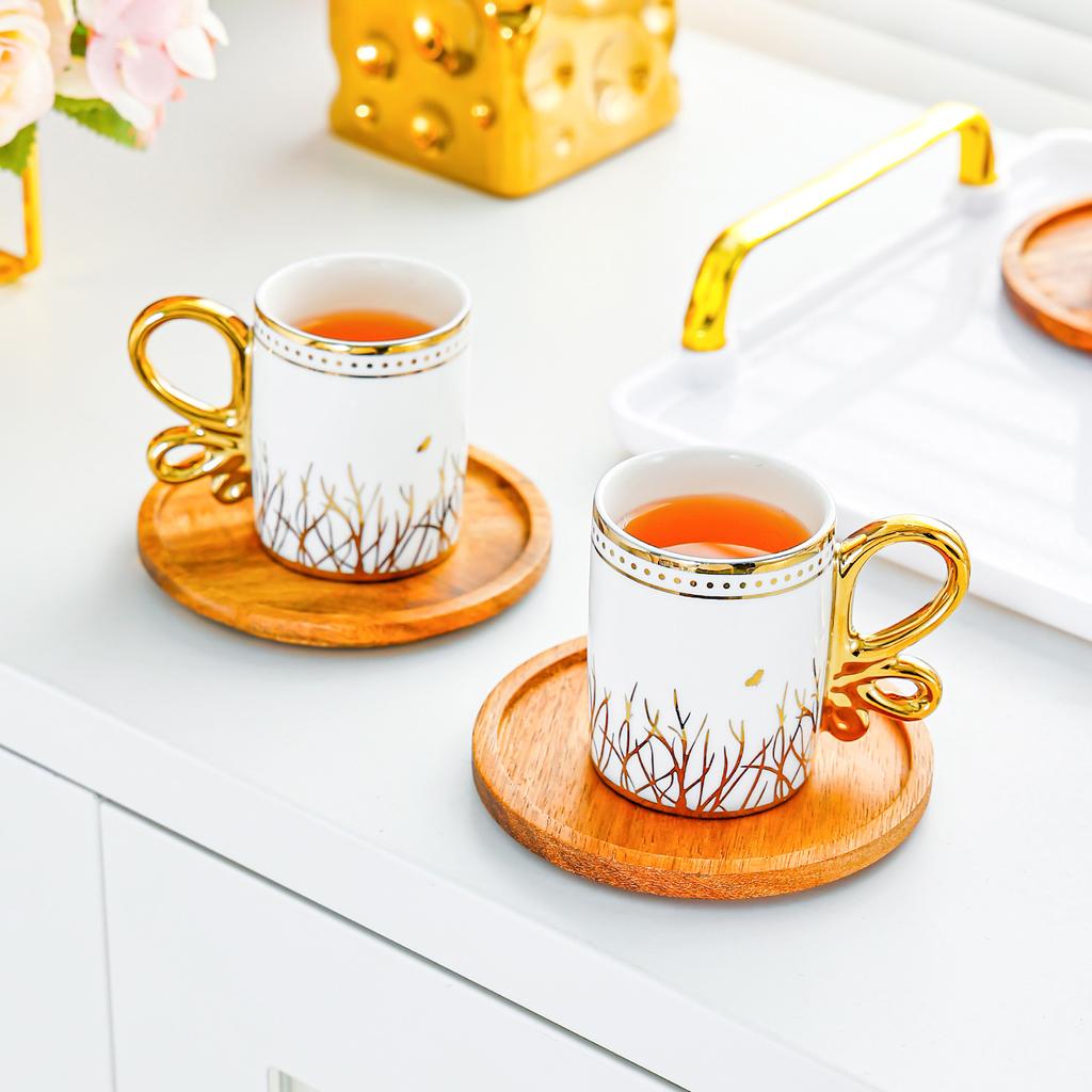 Europäisches Keramik-Kaffeetassenset, hochwertiger exquisiter Griff mit Tablett, Nischen-Britisches Nachmittagsteeset, Tassen- und Untertassenset