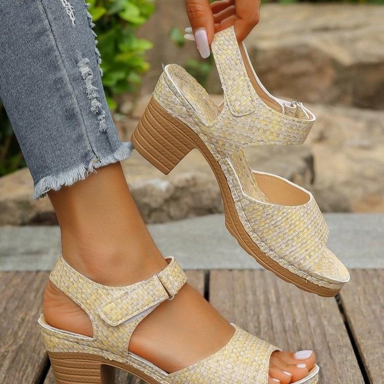 Large size thick high-heeled sandals for women in the summer of 2025, the new TEUM explosion, light outer sandals for women
