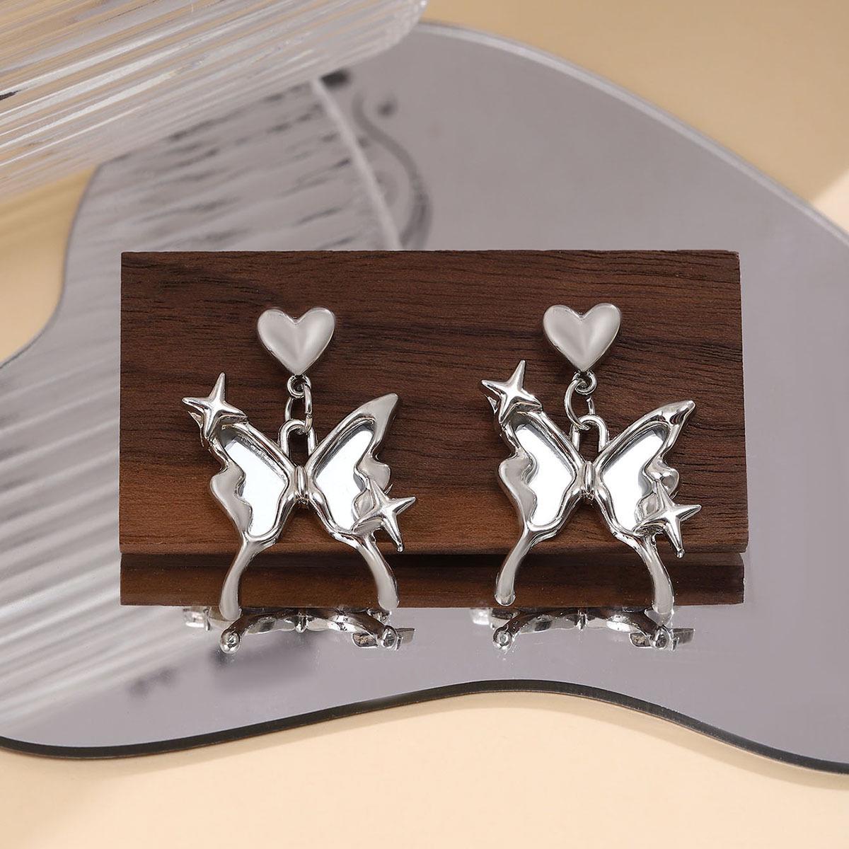 Elegant Butterfly & Star Silver Needle Earrings - Dark Sweet Style with a Unique Design for Women белый