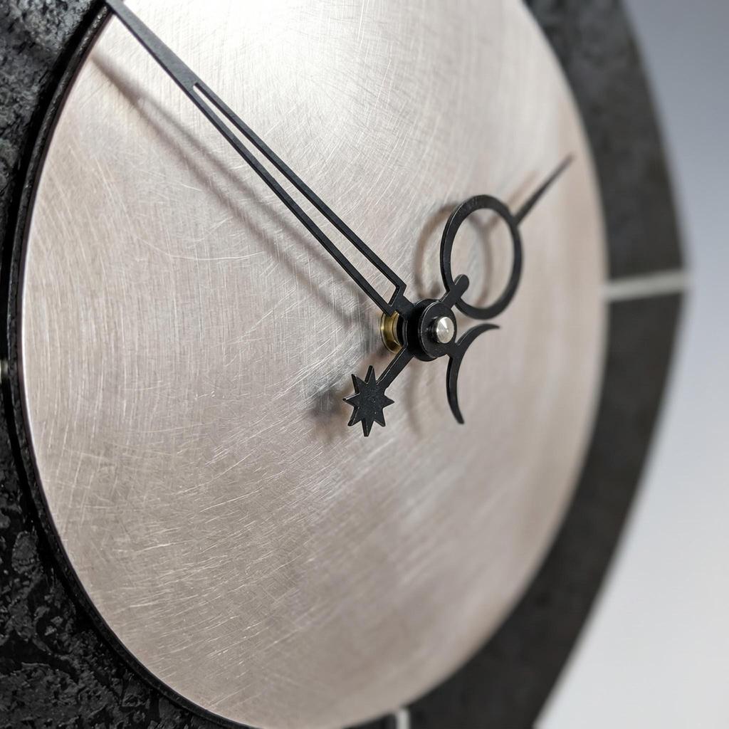 Wall Clock Brief Quartz Clocks Times Creative Silent Loudspeaker Mute Watches Hours