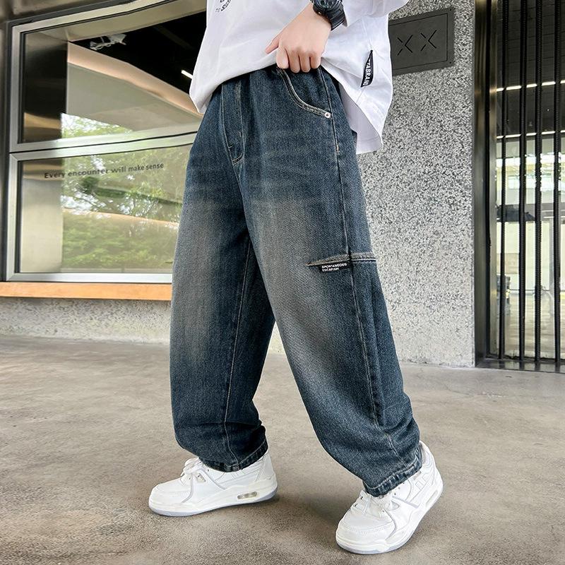 Jungen Samtjeans mit weitem Bein - Trendige lockere Passform für Herbst/Winter 2025