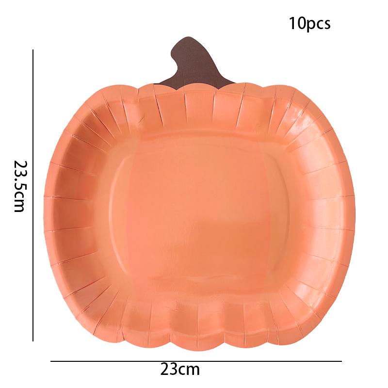 Zestaw zastawy stołowej na imprezę tematyczną Halloween: Obrus dyniowy, Talerzyki i kubki jednorazowe