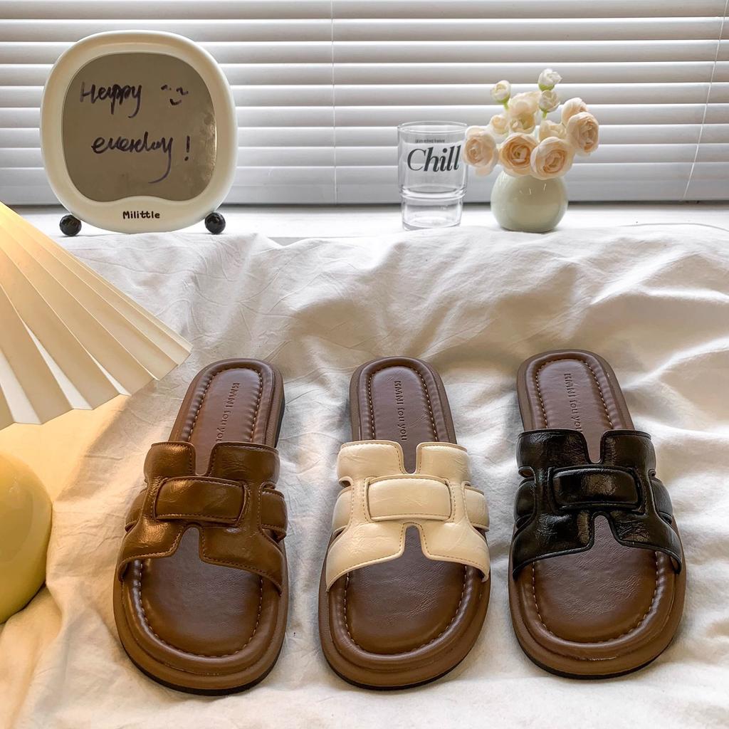 Retro French One-word Slippers Women's Summer Wear 2025 New Internet Celebrity Flat-bottomed Seaside Vacation Sandals Casual Sandals