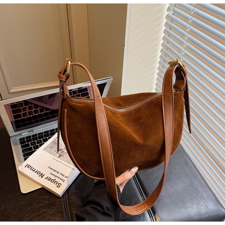 2025 Fashionable Women's Large Capacity Textured Crossbody Dumpling Bag