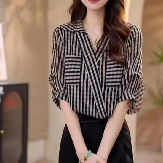 Korean-Style Rhinestone V-Neck Striped T-Shirt, Women's 2025 Summer Three-Quarter Sleeve, Slimming, Mature Design