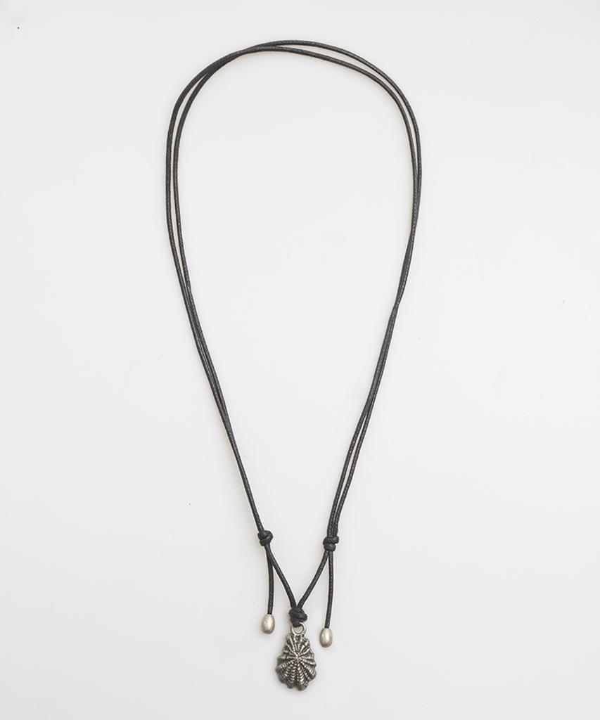 Towtow Archive Oyster Charm Necklace Silver Black