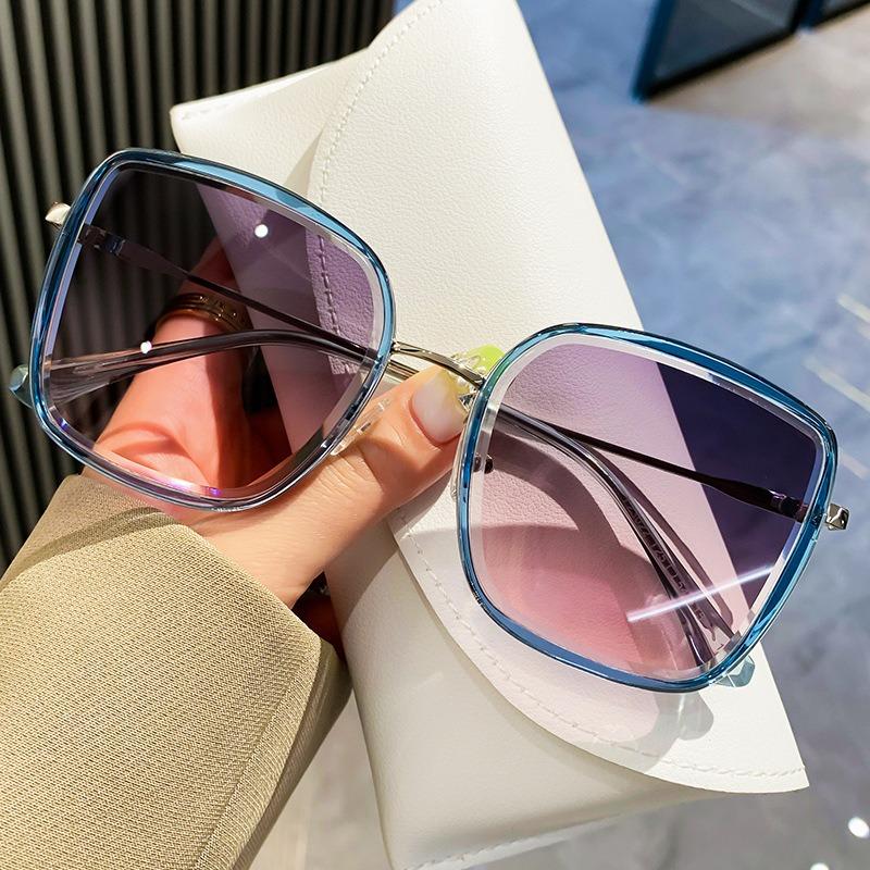 Attractive Glasses Women's Blue Fashion Square Sunglasses New Retro Decoration Glasses Men Leopard Sun Glasses Gradient Shades Uv400 Eyewear Cm