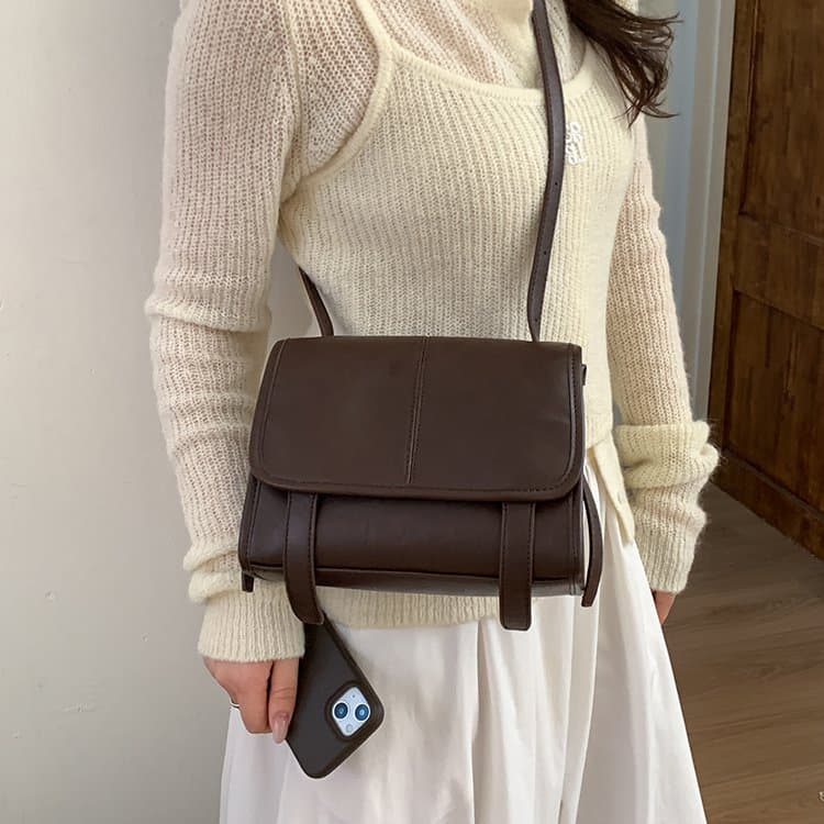 Retro messenger bag women's shoulder messenger bag