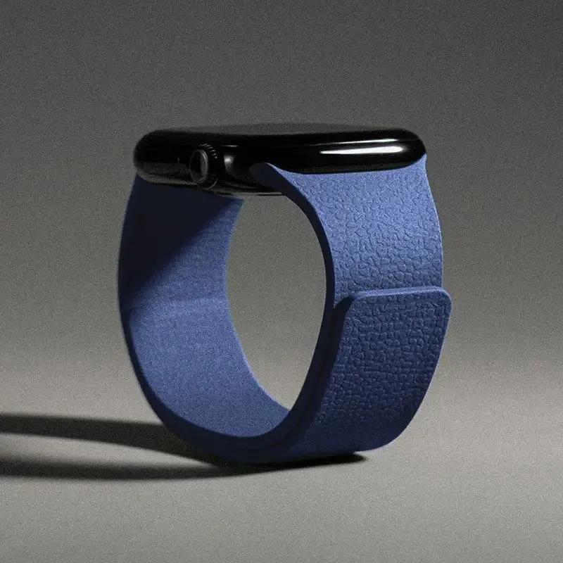 Silicone magnetic strap without buckle, suitable for Apple Watch series 1-9, SE / 10, 38-40-41-42mm