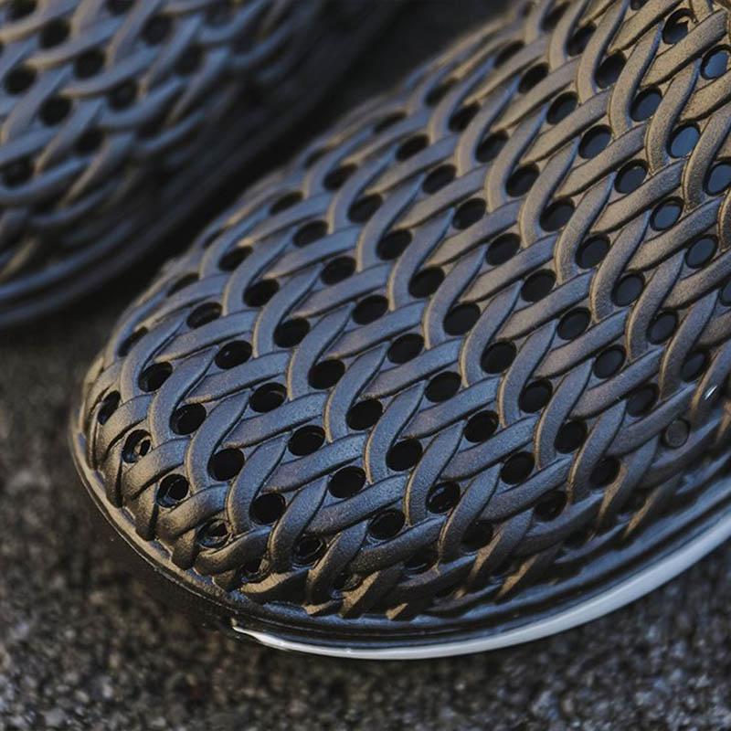 Hole Shoes Men's Breathable Anti-slip Waterproof Thick Bottom Beach Shoes Men's Wear-resistant Soft Sole Sandals