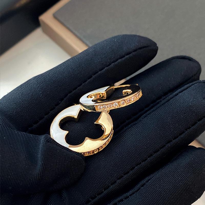 

Четырехлистный клевер с жемчужно-белым рябчиком, легкая роскошь и высококачественный аромат Hepburn Small золотой