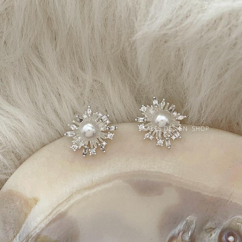French Retro Pearl & Zirconia Stud Earrings - Elegant Light Luxury, Versatile High-End Accessories for Women
