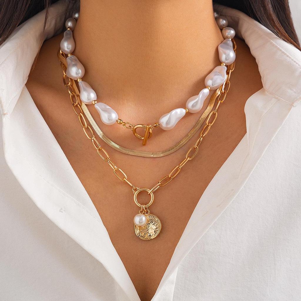 Baroque Pearl Necklace: Creative Irregular Chain for Women's Style.