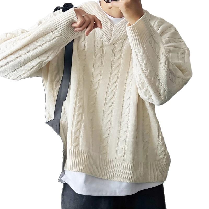 Pánský černý oversized svetr s copánkovým úpletem a výstřihem do V