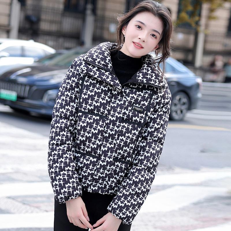 

Носить одежду с хлопковой подкладкой, женская короткая зимняя новая одежда-хлеб, одежда с хлопковой подкладкой, воротник-стойка, маленькая куртка с хлопковой подкладкой, маленькое пальто. 3XL