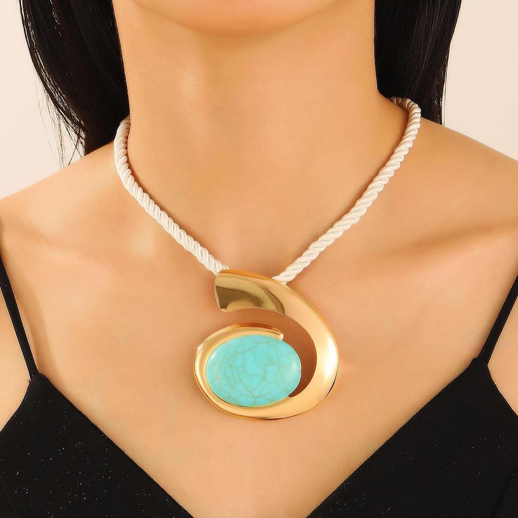 Bohemian Beach Style Conch Earrings & Necklace Set - Exaggerated Holiday Fashion Jewelry for Women