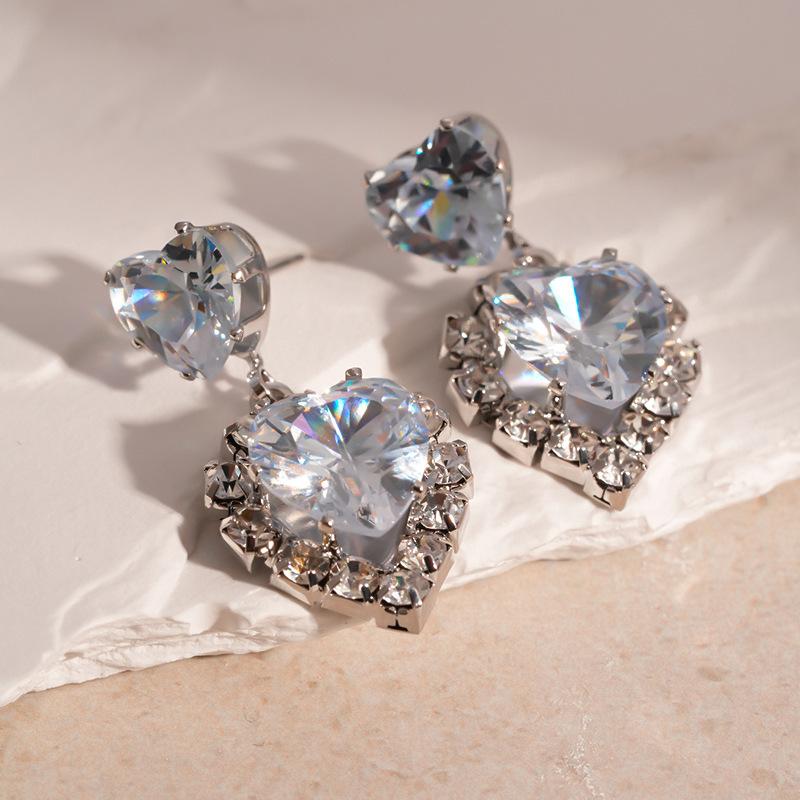 Quadratisches Ohrstecker- und Halsketten-Set mit Diamanten - ein schickes, luxuriöses und hochwertiges zweiteiliges Set mit exquisiter Eleganz