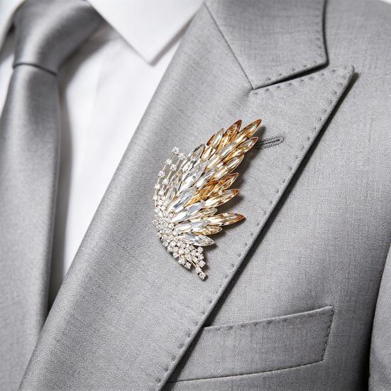 Schmetterling Brosche Bunte Diamanten Dekor Langlebige Legierung Funkelnde Flügel Vielseitiger Revers Anstecker für Anzüge Mäntel Kleider Taschen