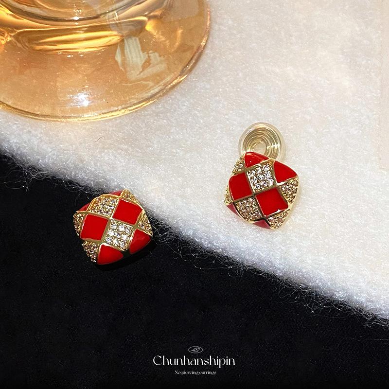French checkerboard light luxury stud earrings women's red checkerboard mosquito coil plate earrings painless ear clips no holes advanced sense