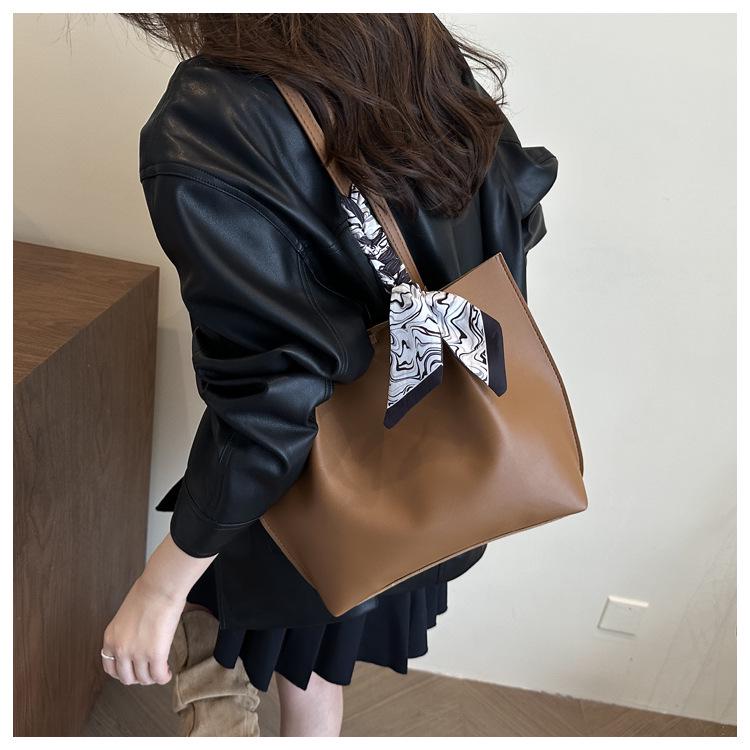 2025 Retro Fashion Large-Capacity Women's Shoulder Tote Bag