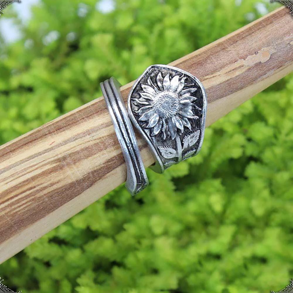 Retro Sunflower Pattern Open Adjustable Ring Temperament Men and Women Couple Ring Jewelry