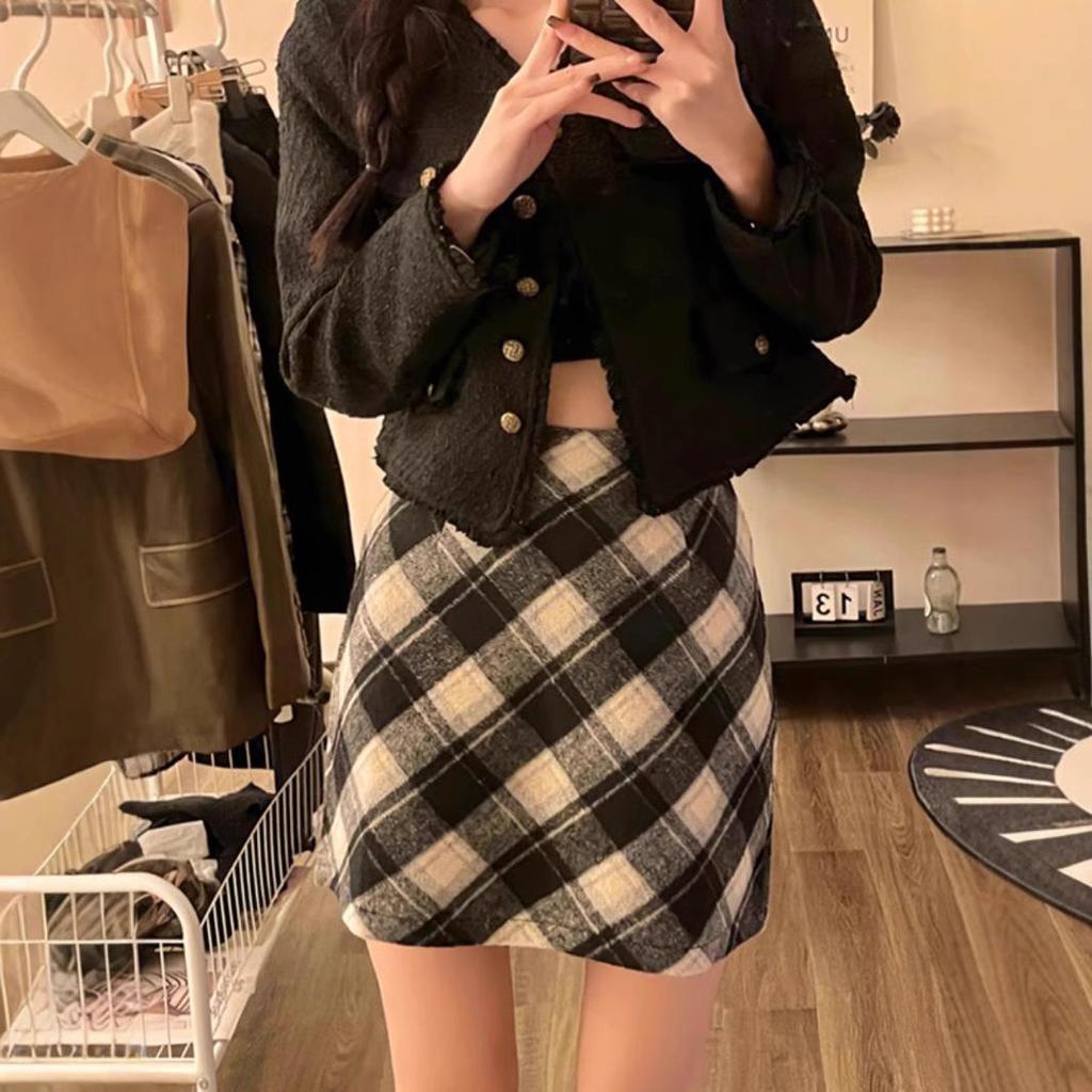 Plus Size Women's Retro Plaid Wool Blend Mini Skirt - High Waist A-Line Slimming Skirt for Spring and Autumn